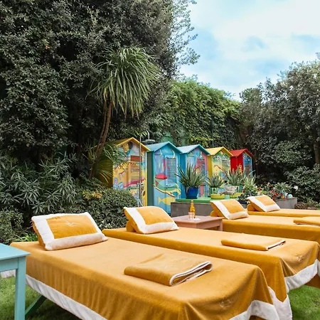 Magic Bed & Breakfast *