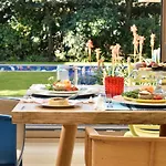 Magic Bed & Breakfast *