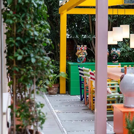 Magic Bed & Breakfast *